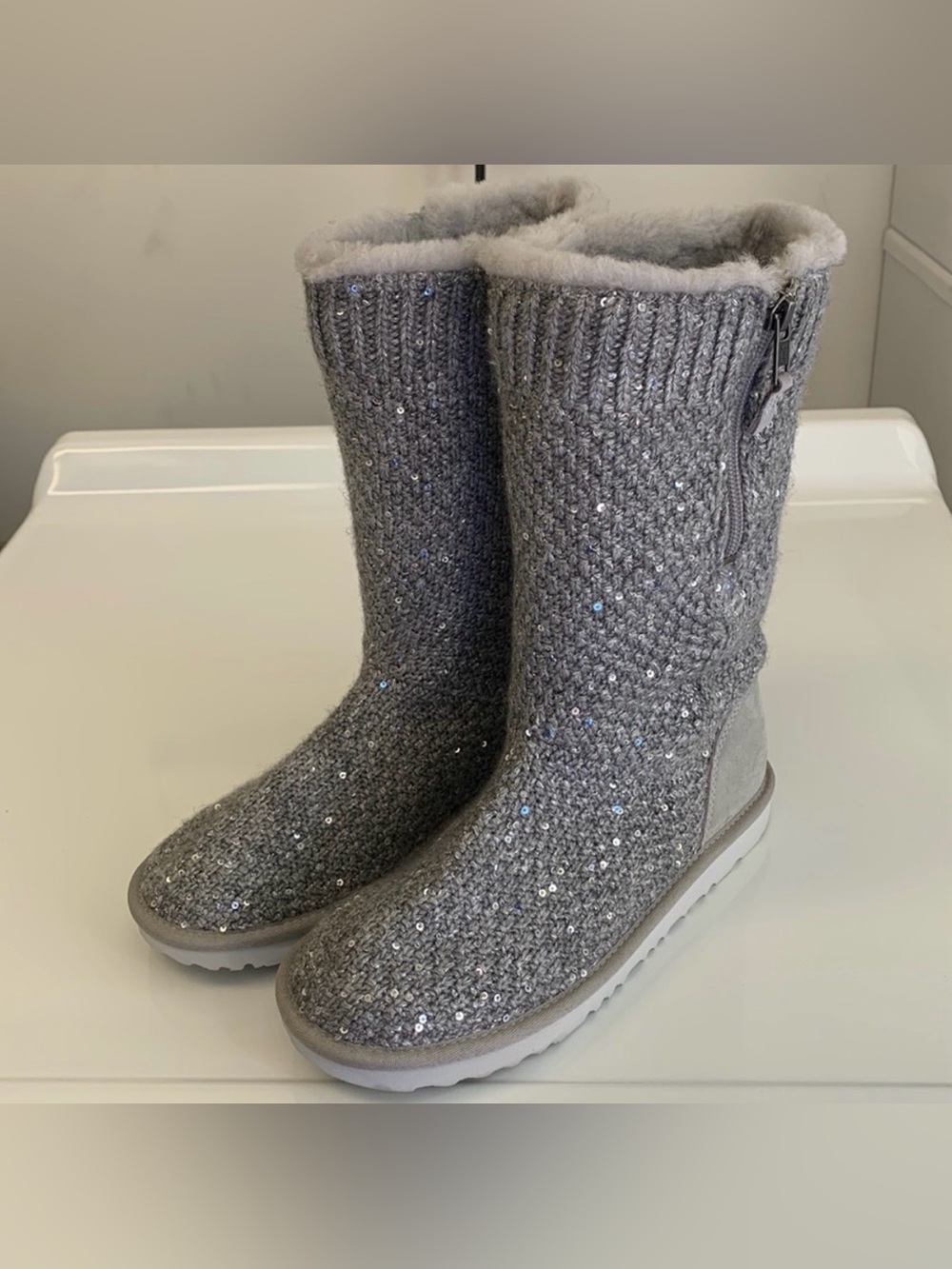 Girls UGG Gray Knit Sequin boots size 13